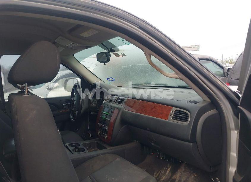 Photo 5 of 2011 Chevrolet Tahoe LS (VIN 1GNSCAE04BR101255)