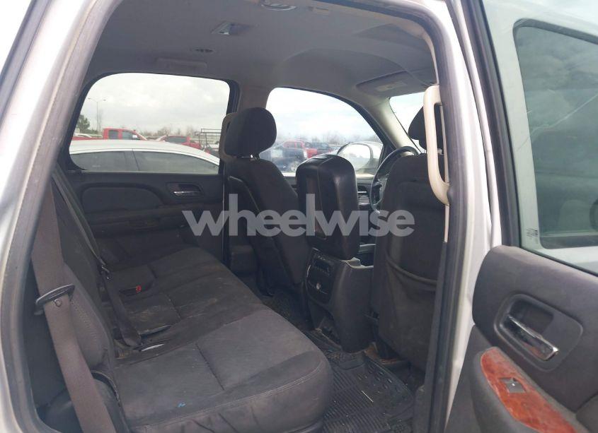 Photo 8 of 2011 Chevrolet Tahoe LS (VIN 1GNSCAE04BR101255)