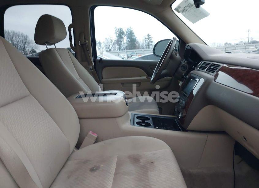 Photo 5 of 2012 Chevrolet Tahoe LS (VIN 1GNSCAE04CR112404)