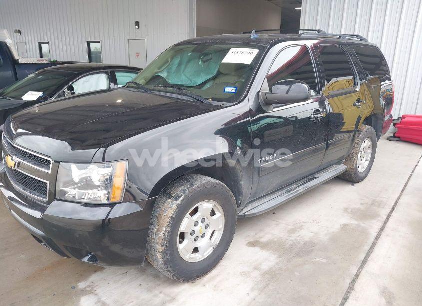 Photo 2 of 2013 Chevrolet Tahoe LS (VIN 1GNSCAE04DR287477)