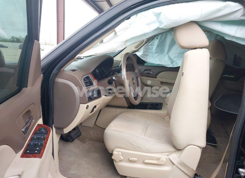 Photo 5 of 2013 Chevrolet Tahoe LS (VIN 1GNSCAE04DR287477)