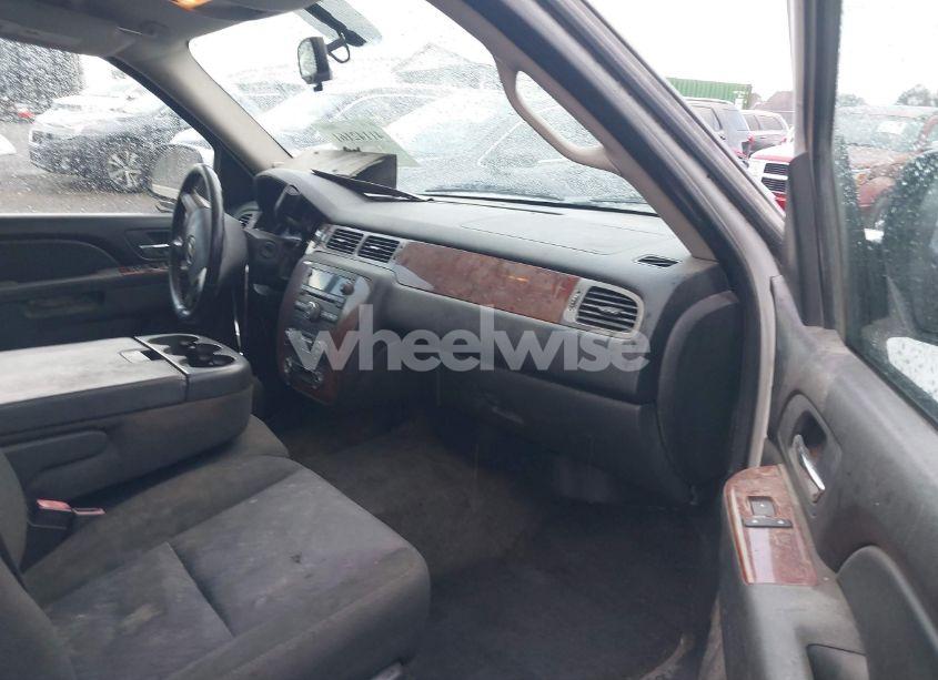 Photo 5 of 2011 Chevrolet Tahoe LS (VIN 1GNSCAE05BR164865)