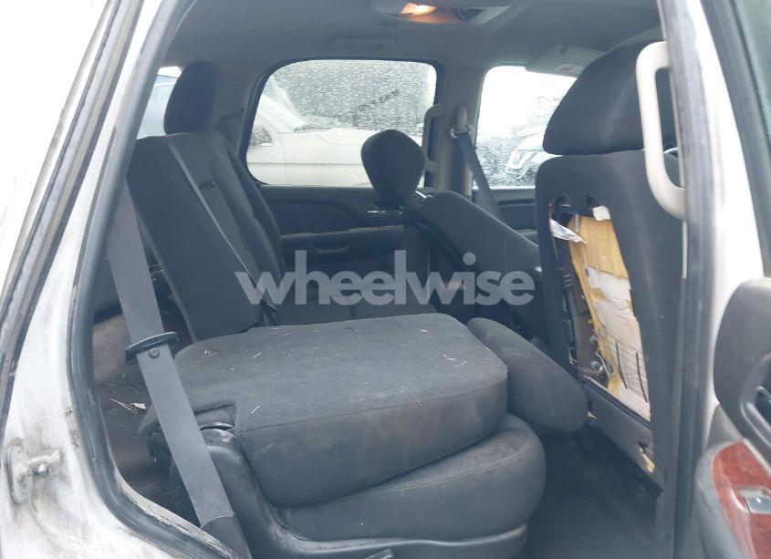 Photo 8 of 2011 Chevrolet Tahoe LS (VIN 1GNSCAE05BR164865)