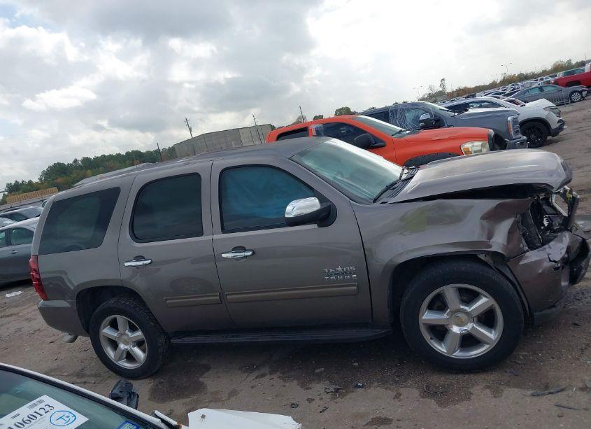 Photo 13 of 2013 Chevrolet Tahoe LS (VIN 1GNSCAE05DR170006)