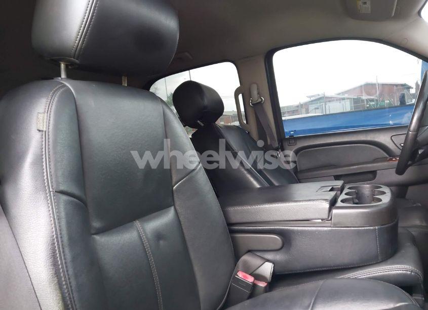 Photo 5 of 2011 Chevrolet Tahoe LS (VIN 1GNSCAE06BR221932)