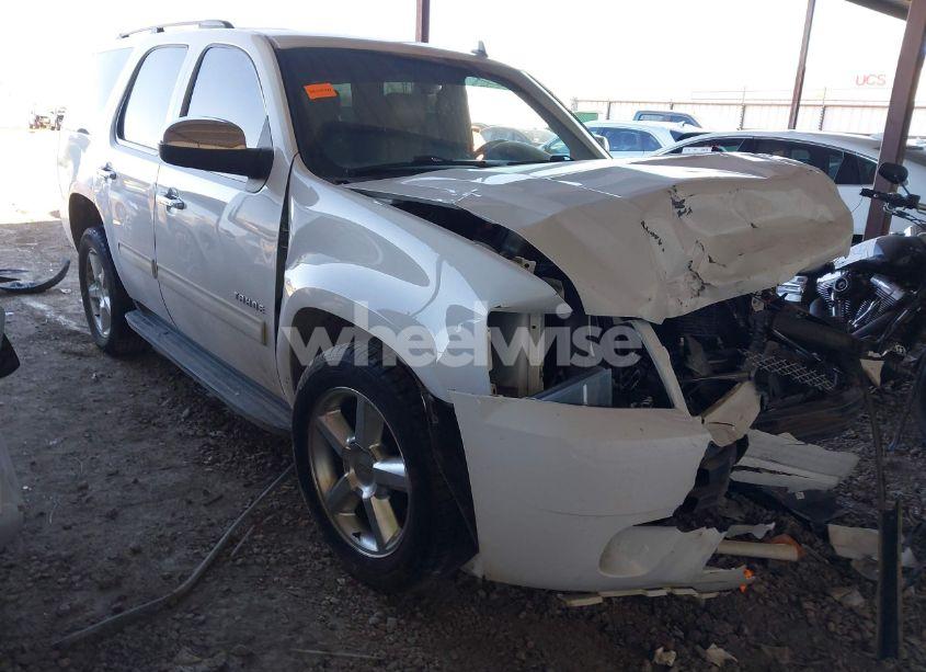 2011 Chevrolet Tahoe LS (VIN 1GNSCAE06BR268913) main photo