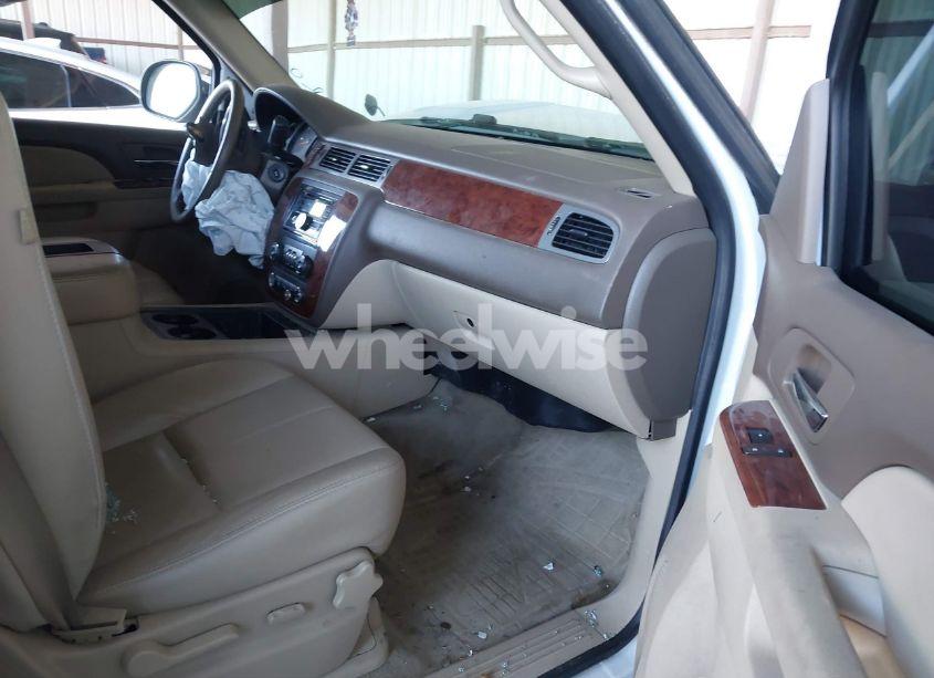 Photo 5 of 2011 Chevrolet Tahoe LS (VIN 1GNSCAE06BR268913)