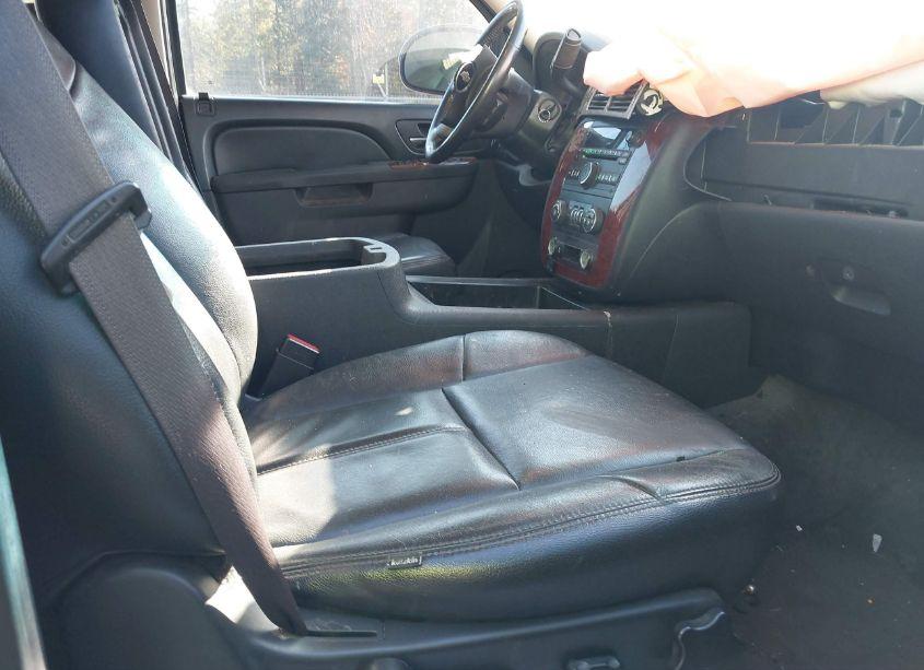 Photo 5 of 2012 Chevrolet Tahoe LS (VIN 1GNSCAE06CR117684)