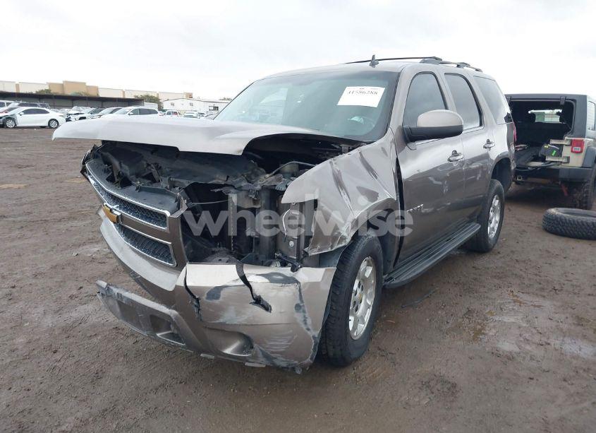 Photo 2 of 2013 Chevrolet Tahoe LS (VIN 1GNSCAE06DR105066)