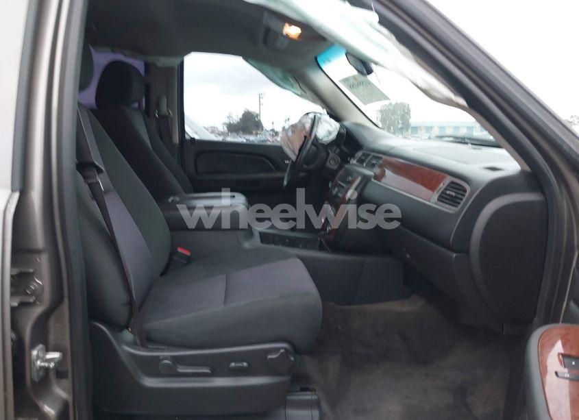 Photo 5 of 2013 Chevrolet Tahoe LS (VIN 1GNSCAE06DR105066)