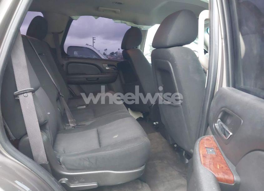 Photo 8 of 2013 Chevrolet Tahoe LS (VIN 1GNSCAE06DR105066)