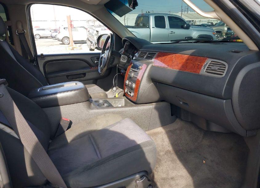 Photo 5 of 2011 Chevrolet Tahoe LS (VIN 1GNSCAE07BR123797)