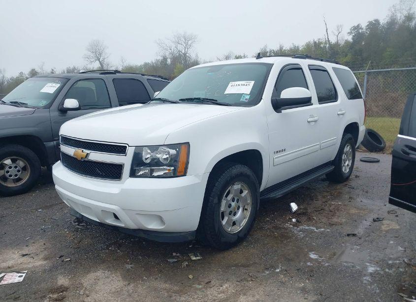 Photo 2 of 2014 Chevrolet Tahoe LS (VIN 1GNSCAE07ER155279)