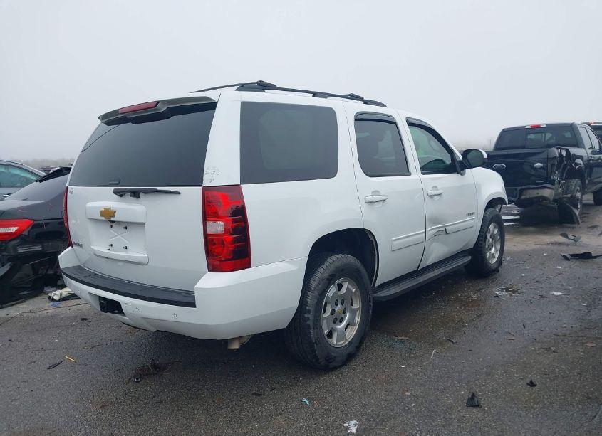 Photo 4 of 2014 Chevrolet Tahoe LS (VIN 1GNSCAE07ER155279)