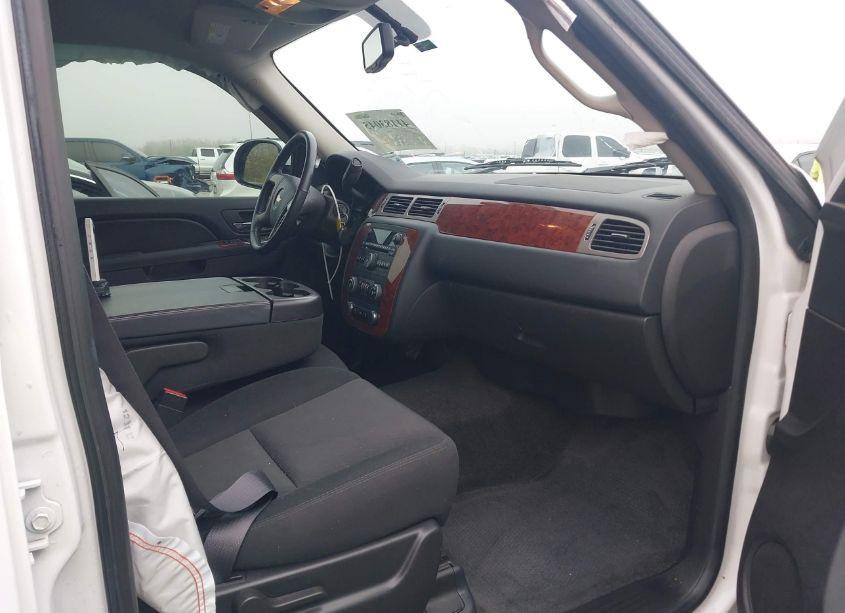 Photo 5 of 2014 Chevrolet Tahoe LS (VIN 1GNSCAE07ER155279)