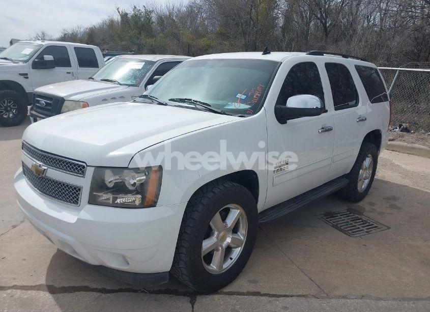 Photo 2 of 2014 Chevrolet Tahoe LS (VIN 1GNSCAE07ER245421)