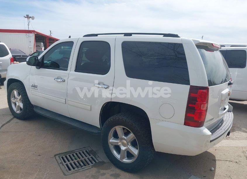 Photo 3 of 2014 Chevrolet Tahoe LS (VIN 1GNSCAE07ER245421)