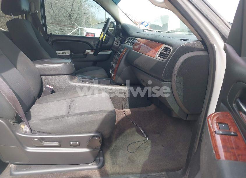 Photo 5 of 2014 Chevrolet Tahoe LS (VIN 1GNSCAE07ER245421)