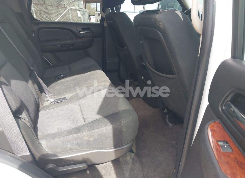 Photo 8 of 2014 Chevrolet Tahoe LS (VIN 1GNSCAE07ER245421)