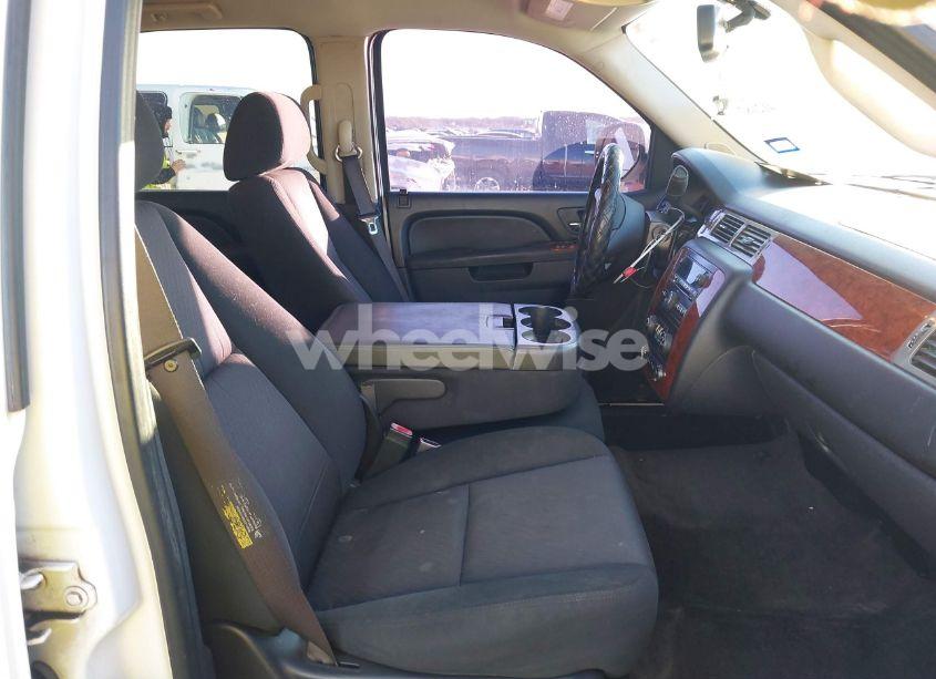 Photo 5 of 2011 Chevrolet Tahoe LS (VIN 1GNSCAE08BR348083)