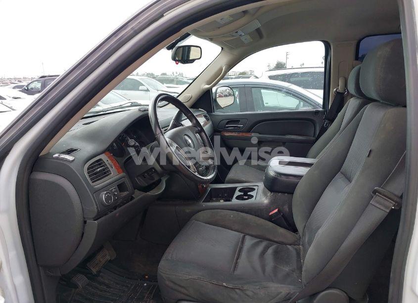 Photo 5 of 2011 Chevrolet Tahoe LS (VIN 1GNSCAE08BR380886)