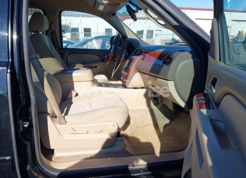 Photo 5 of 2012 Chevrolet Tahoe LS (VIN 1GNSCAE08CR213137)