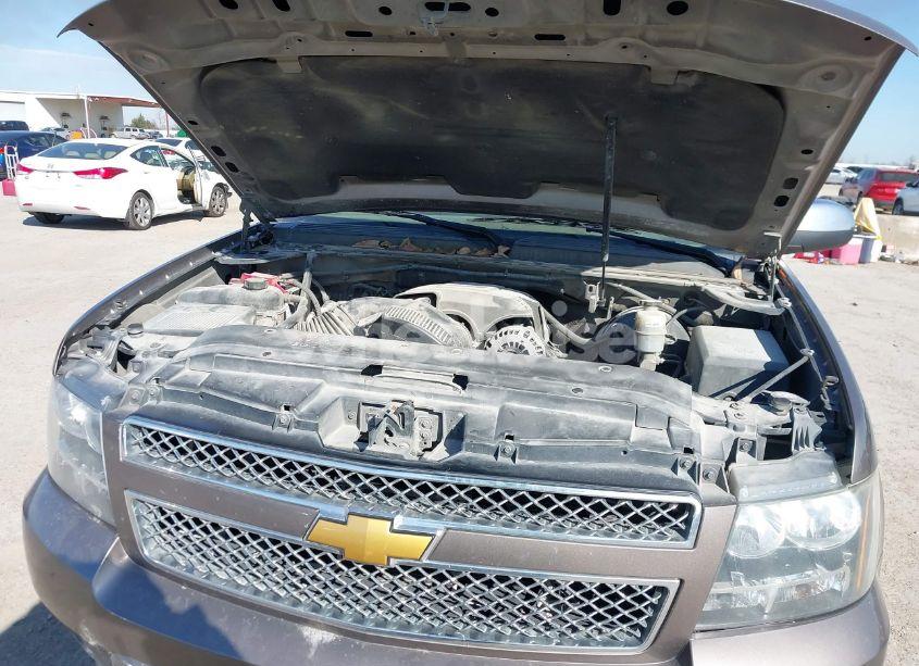 Photo 10 of 2014 Chevrolet Tahoe LS (VIN 1GNSCAE08ER191689)