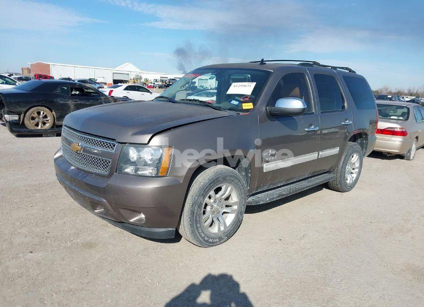Photo 2 of 2014 Chevrolet Tahoe LS (VIN 1GNSCAE08ER191689)