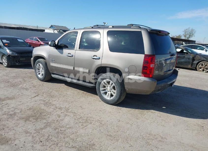 Photo 3 of 2014 Chevrolet Tahoe LS (VIN 1GNSCAE08ER191689)