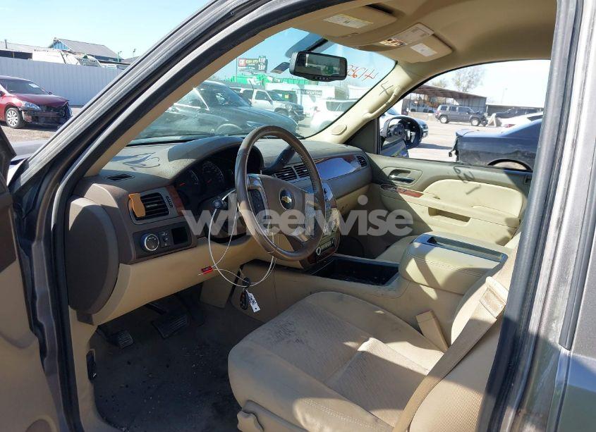Photo 5 of 2014 Chevrolet Tahoe LS (VIN 1GNSCAE08ER191689)