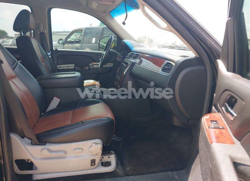 Photo 5 of 2012 Chevrolet Tahoe LS (VIN 1GNSCAE0XCR201183)