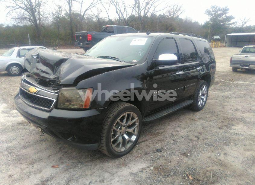 Photo 2 of 2014 Chevrolet Tahoe LS (VIN 1GNSCAE0XER122406)