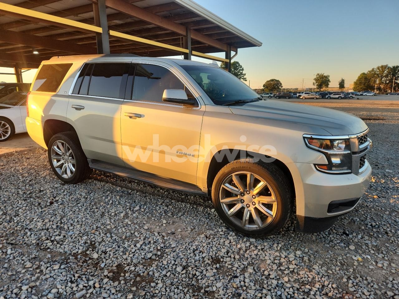 Photo 4 of 2016 CHEVROLET TAHOE C1500 LS (VIN 1GNSCAEC7GR264970)