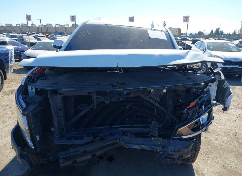 Photo 13 of 2016 Chevrolet Tahoe LS (VIN 1GNSCAKC0GR241969)