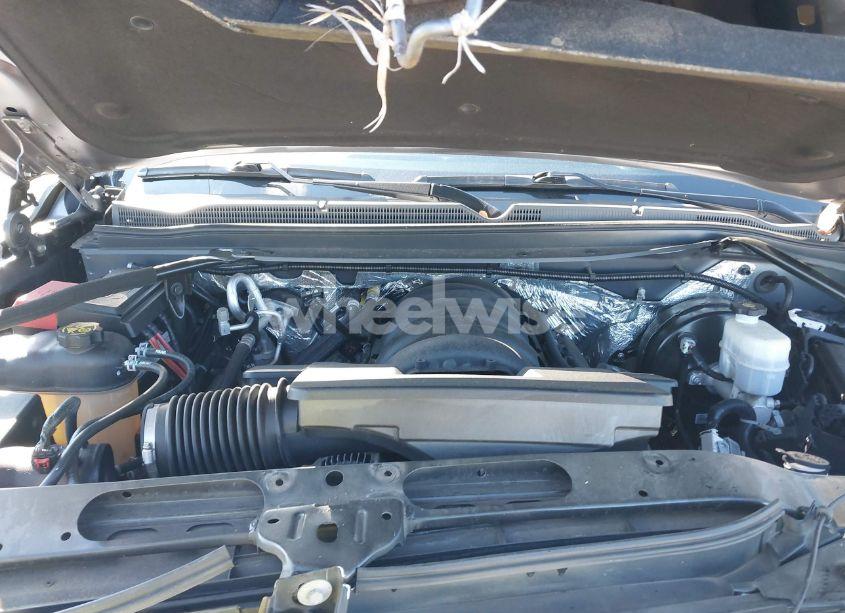 Photo 10 of 2018 Chevrolet Tahoe LS (VIN 1GNSCAKC6JR331845)