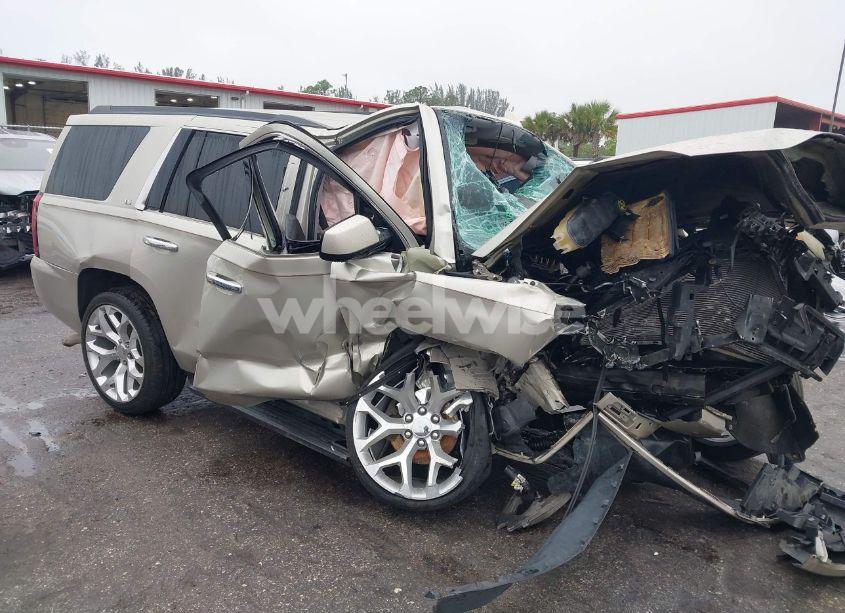 2015 Chevrolet Tahoe LS (VIN 1GNSCAKC7FR581750) main photo