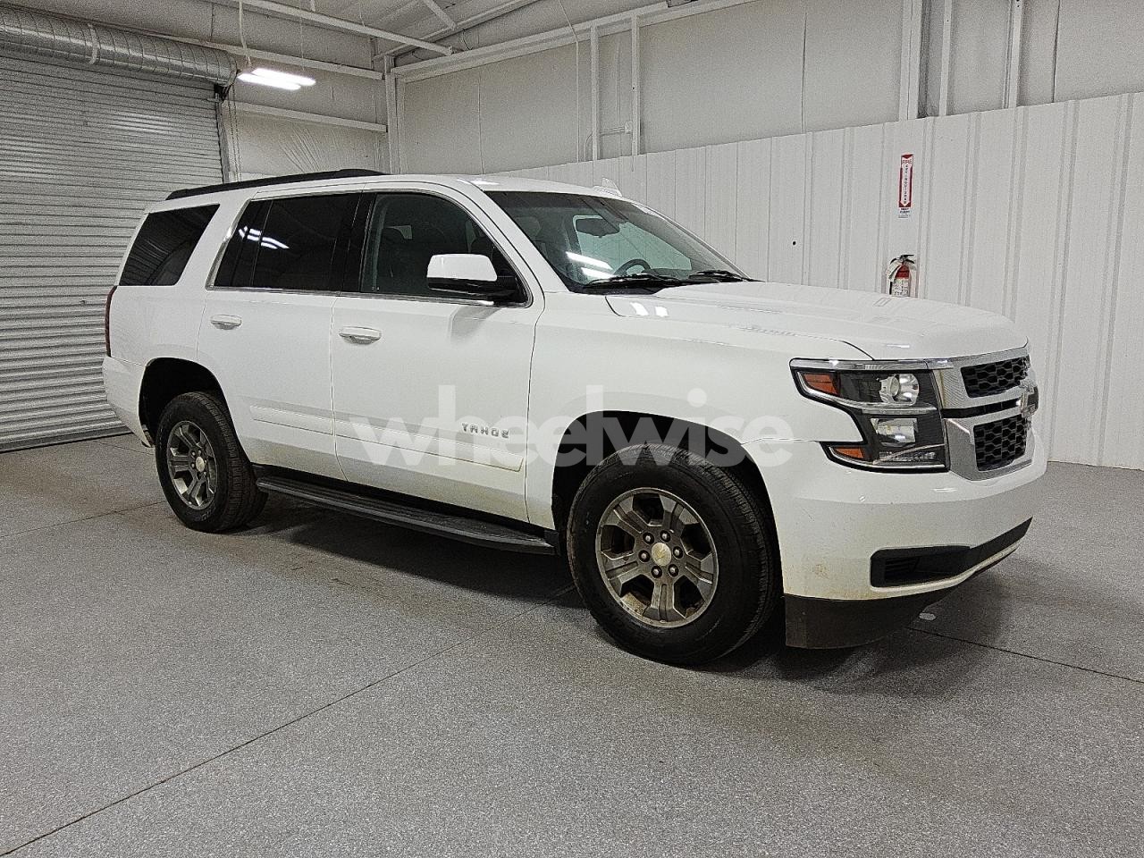 Photo 4 of 2019 CHEVROLET TAHOE C1500 LS (VIN 1GNSCAKC7KR212591)