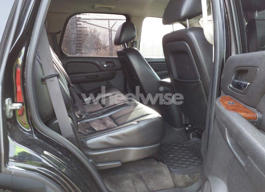 Photo 8 of 2011 Chevrolet Tahoe LT (VIN 1GNSCBE00BR385098)