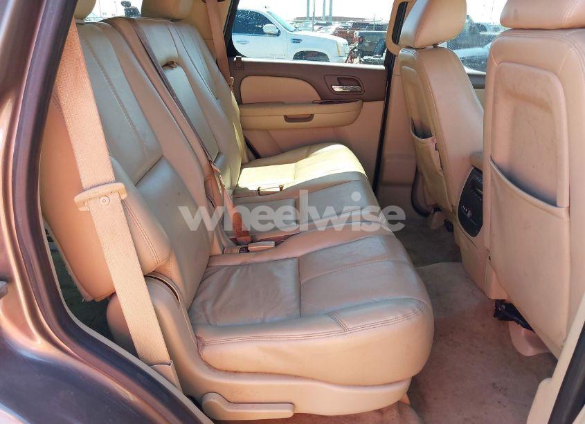 Photo 8 of 2012 Chevrolet Tahoe LT (VIN 1GNSCBE00CR105259)