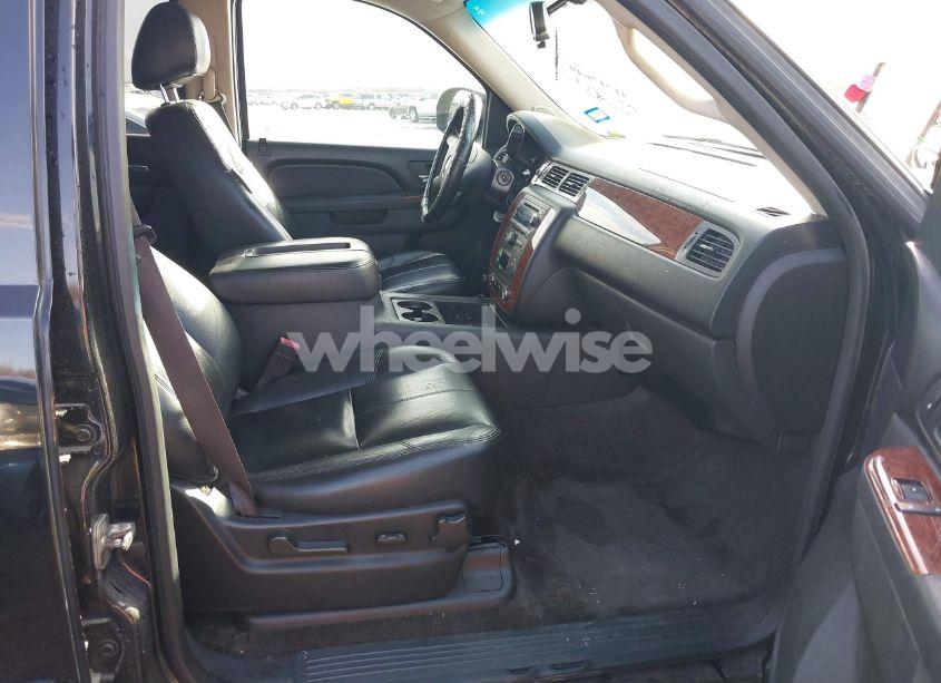 Photo 5 of 2012 Chevrolet Tahoe LT (VIN 1GNSCBE00CR163839)