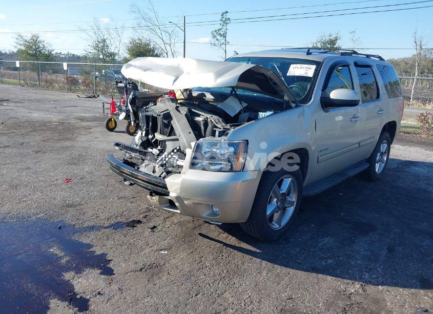 Photo 2 of 2013 Chevrolet Tahoe LT (VIN 1GNSCBE00DR147643)
