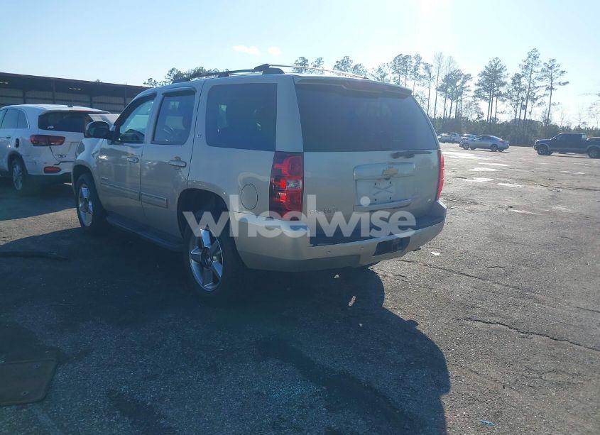 Photo 3 of 2013 Chevrolet Tahoe LT (VIN 1GNSCBE00DR147643)