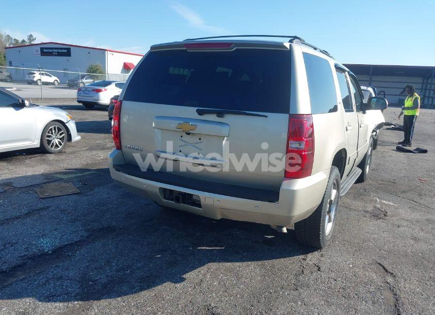 Photo 4 of 2013 Chevrolet Tahoe LT (VIN 1GNSCBE00DR147643)