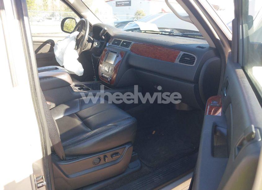 Photo 5 of 2013 Chevrolet Tahoe LT (VIN 1GNSCBE00DR147643)