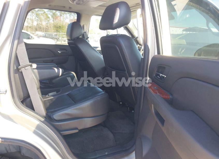 Photo 8 of 2013 Chevrolet Tahoe LT (VIN 1GNSCBE00DR147643)