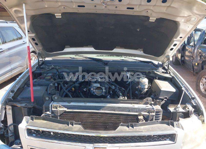 Photo 10 of 2014 Chevrolet Tahoe LT (VIN 1GNSCBE00ER147899)