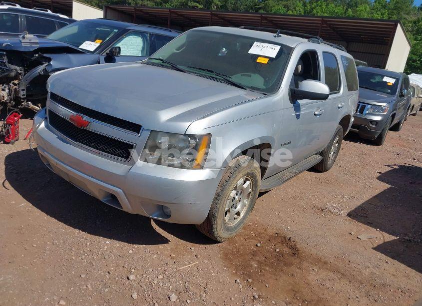 Photo 2 of 2014 Chevrolet Tahoe LT (VIN 1GNSCBE00ER147899)