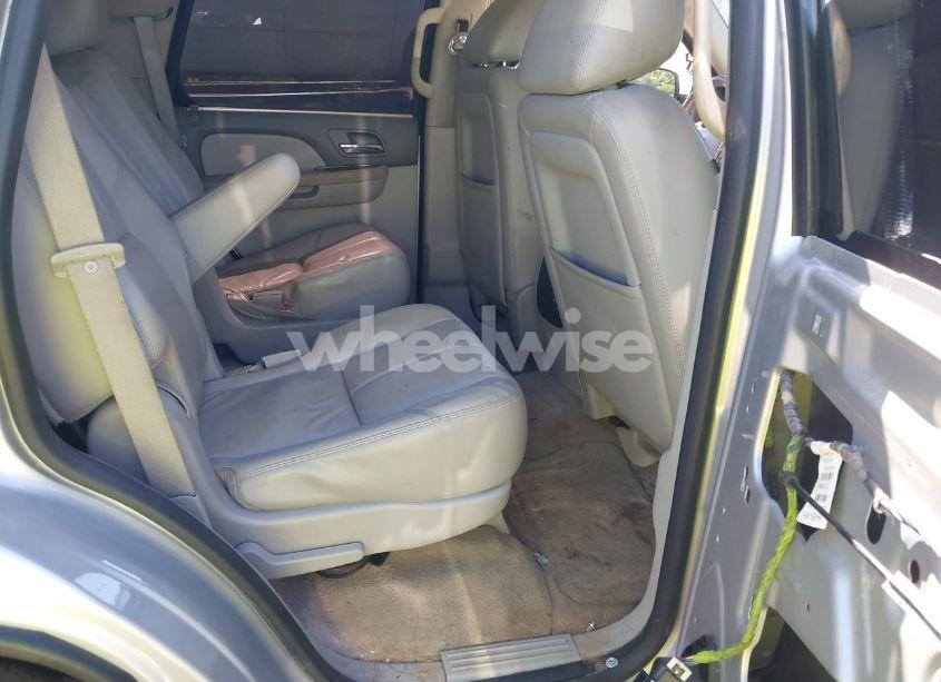 Photo 8 of 2014 Chevrolet Tahoe LT (VIN 1GNSCBE00ER147899)