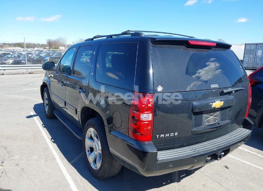 Photo 3 of 2014 Chevrolet Tahoe LT (VIN 1GNSCBE00ER199727)