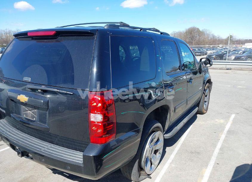Photo 4 of 2014 Chevrolet Tahoe LT (VIN 1GNSCBE00ER199727)